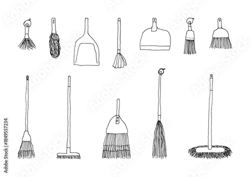 ほうきとちりとりの手描きイラストセット
