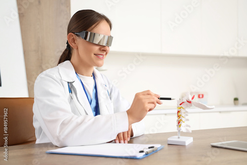 Female doctor in goggles ex...
