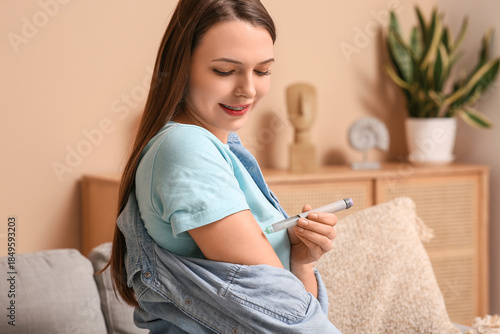 Diabetic woman giving herse...