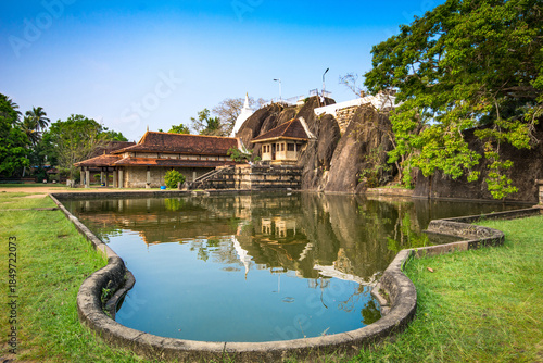 Foto Isurumuniya cave temple at the Sacred City of Anuradhapura, Sri Lanka, Asia