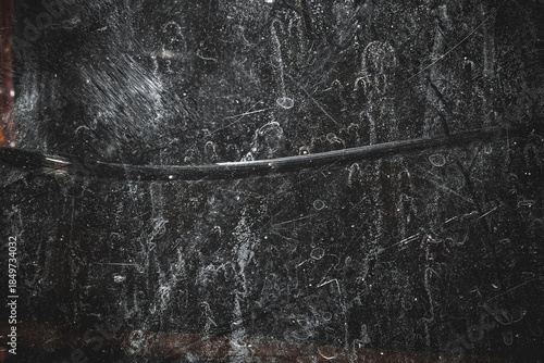 Foto Abstract black grunge textured background with white scratches, stains, and dust effects