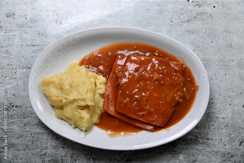 Wallpaper Mural kartoffelbrei, sauce, bratensauce, leberkäse, fleischkäse,  Torontodigital.ca