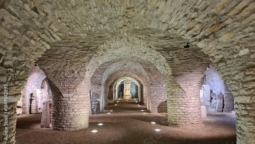 L'ancienne salle capitulaire et scriptorium de l'abbaye Saint-Bénigne de Dijon (actuel musée archéologique)