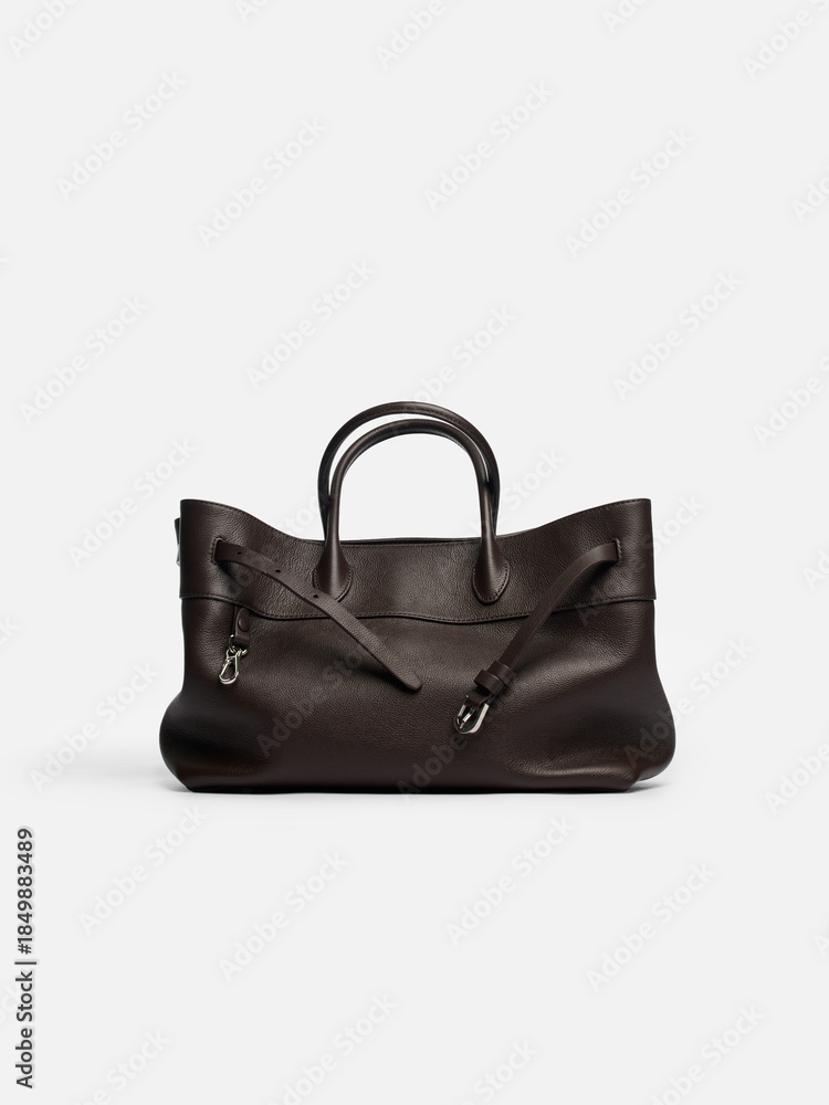Naklejka premium Woman leather bag on a white background