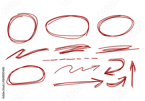 Conjunto de garabatos y flechas rojas dibujadas a mano estilo marcador