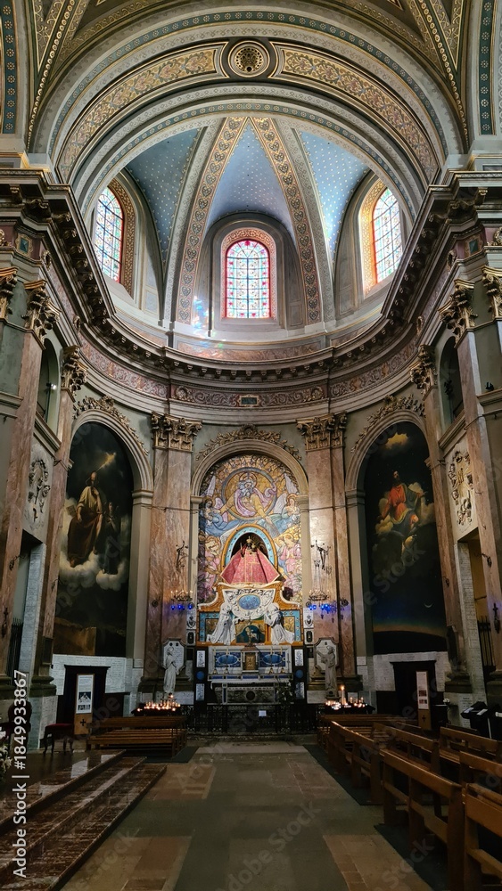 Obraz premium Le sanctuaire de Notre-Dame la Brune dans la basilique de la Daurade (Toulouse)
