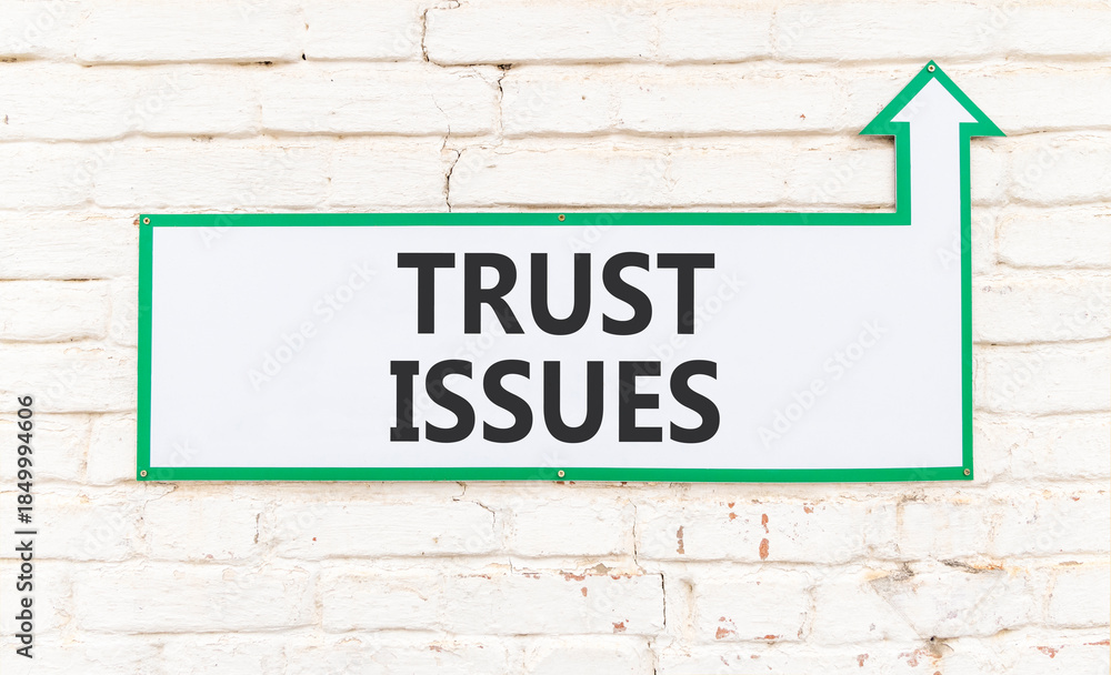 Obraz premium Trust issues symbol. Concept word Trust issues on beautiful white sign on white brick wall. Beautiful white brick wall background. Business trust issues concept. Copy space.