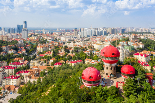 Foto Qingdao German District Panoramic View with Red Signal Towers