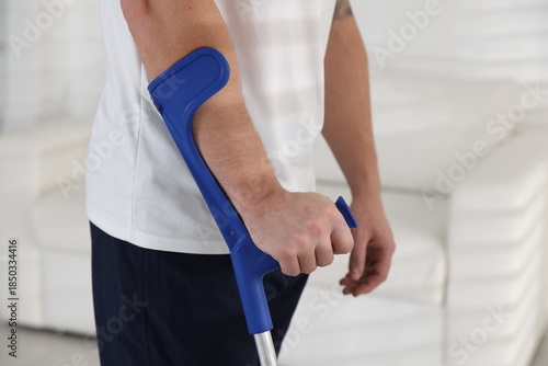 Obraz na płótnie Man with elbow crutch at home, closeup