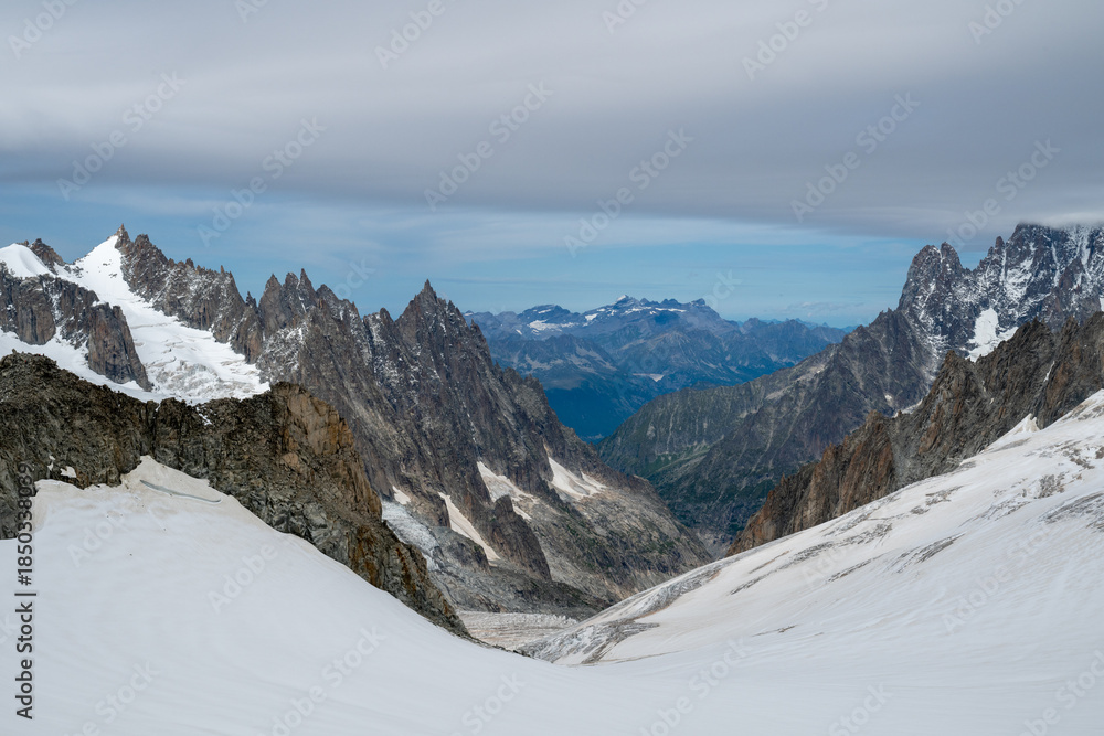 Fototapeta premium Glacial valley below Pointe Helbronner - Courmayeur, Italy