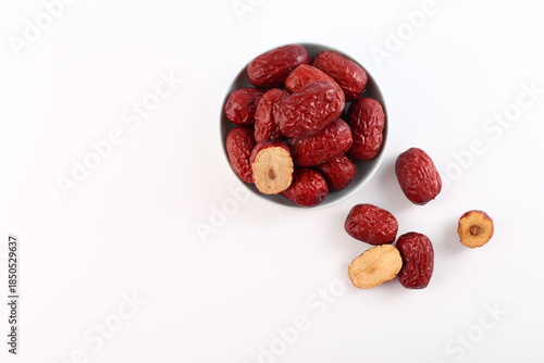 Foto Red Jujube Dates On White Overhead