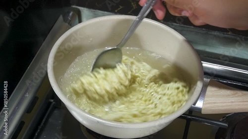 Cooking instant noodles in a pan