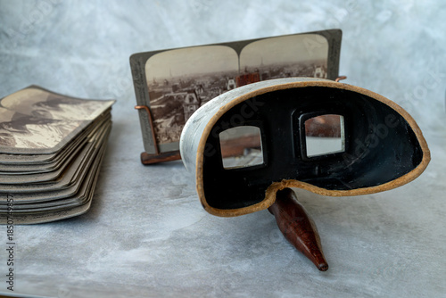 Billede på lærred An antique stereoscope for viewing large-scale photos