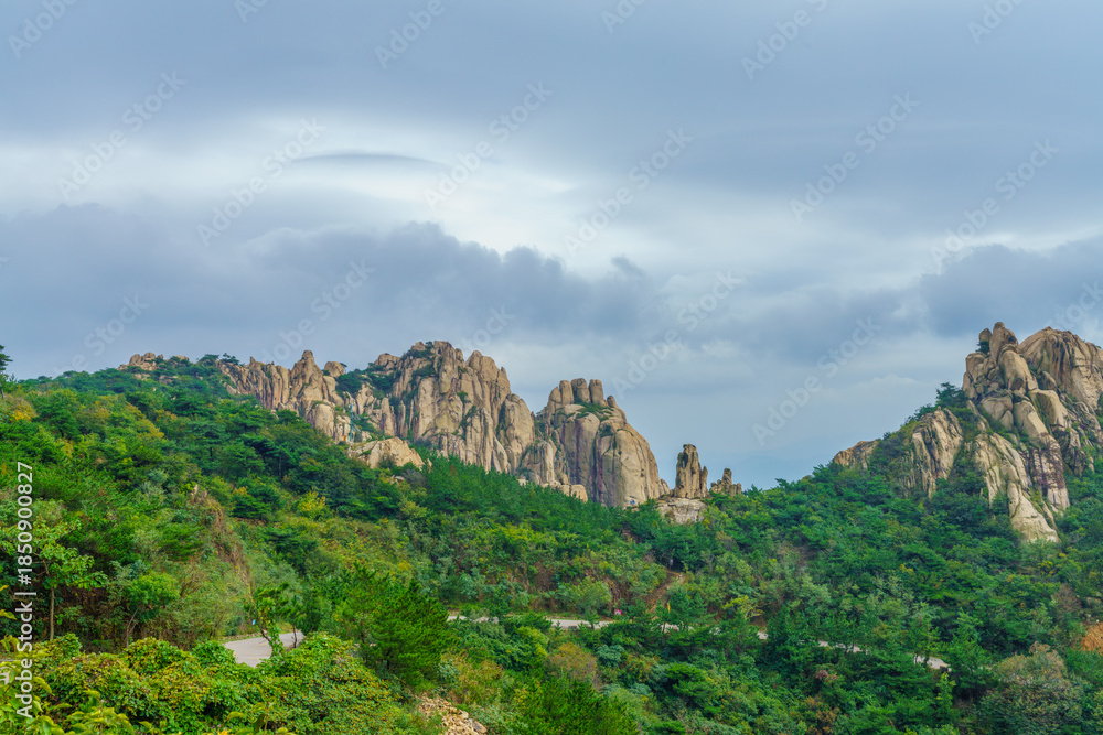 Obraz premium Layer upon layer of mountain scenery