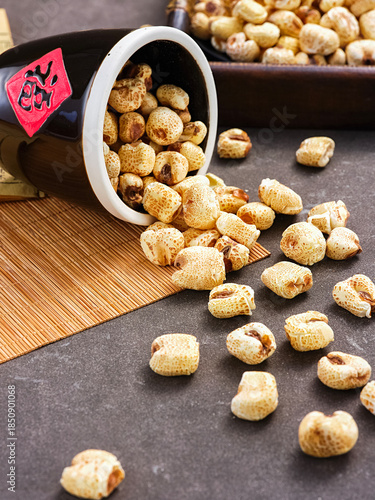 Popcorn, a delicious snack, translates to 