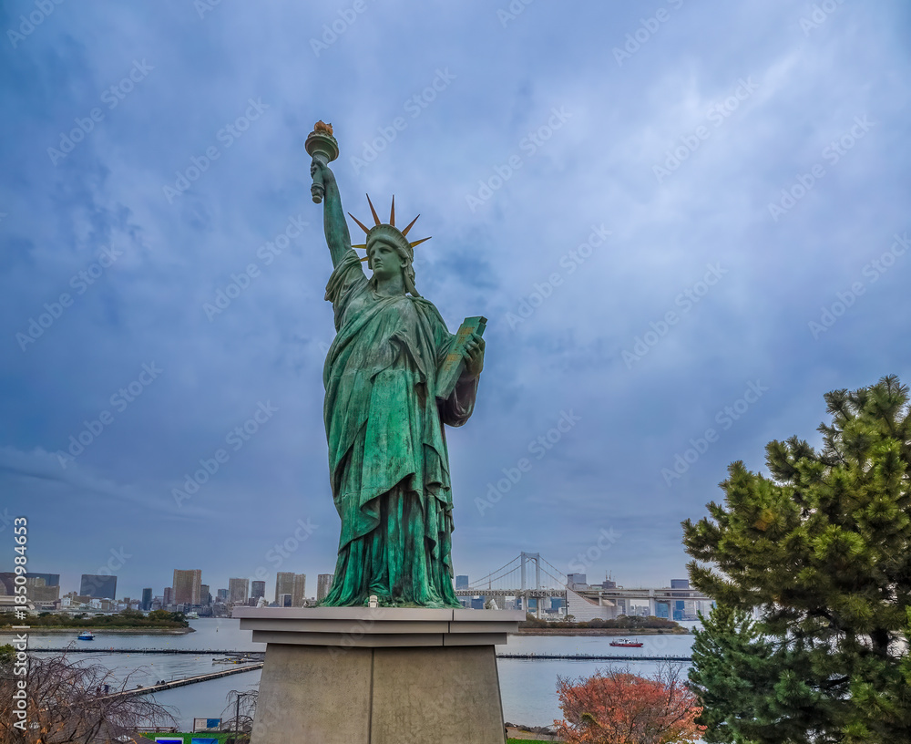 Fototapeta premium The third statue of liberty in the world after New York and Paris standing on the shores of the Tokyo Bay, Odaiuba, Tokyo, Japan.
