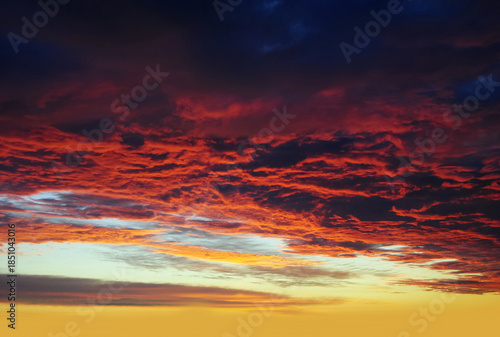 Dramatic Cloudy Sky Background with Natural Light and Atmospheric Clouds