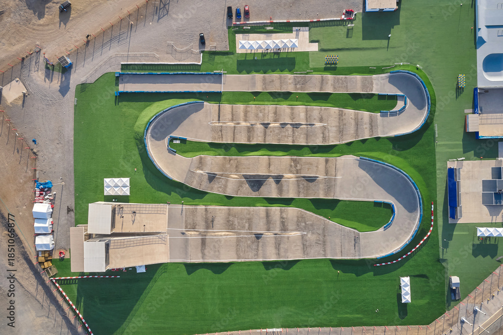 Naklejka premium Empty bmx supercross track with multiple ramps and turns awaiting competition