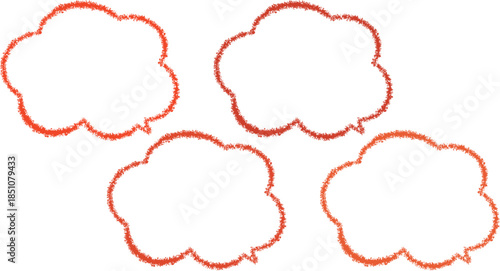 少しずつ異なった色の雲の形をした吹き出しセット。オレンジ色、黄色、１枚に４色ある吹き出し。クレヨンで描いたようなふきだし。