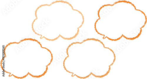 少しずつ異なった色の雲の形をした吹き出しセット。オレンジ色、黄色、１枚に４色ある吹き出し。クレヨンで描いたようなふきだし。