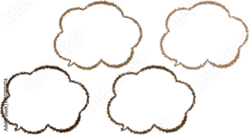 色が少しずつ異なった、茶色の雲の形の吹き出しセット。クレヨンで描いたかわいいふきだし。手描き風。らくがき。
