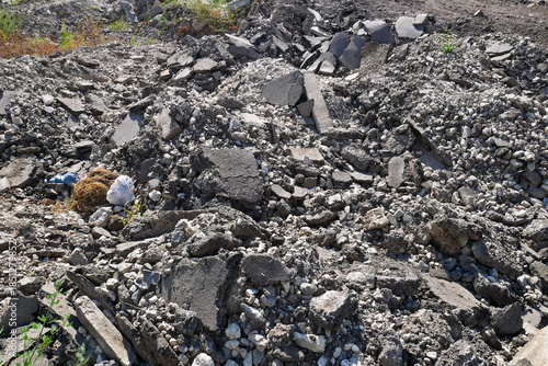 Waste asphalt dump for recycling