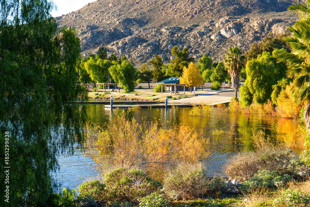 Fototapeta premium Vibrant Colors at Lake Perris During a Serene Afternoon