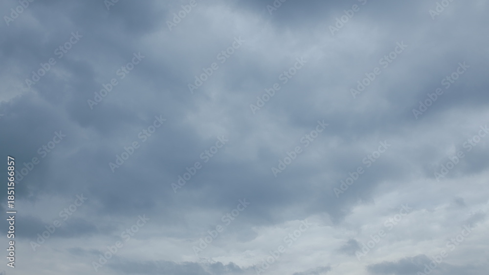 Fototapeta premium A Dramatic and Overcast Cloudy Sky, Enveloping the Scene with Depth and an Emotional Atmosphere