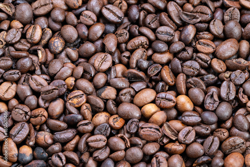 Fotografía Striking portrayal that highlights boldness and energy of roasted beans, Vivid a