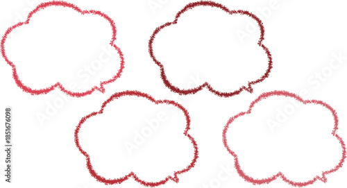 赤系のクレヨンで描いた吹き出しセット。雲の形をしたかわいい手描き風、少しずつ色が異なる。もこもこしている落書き風。