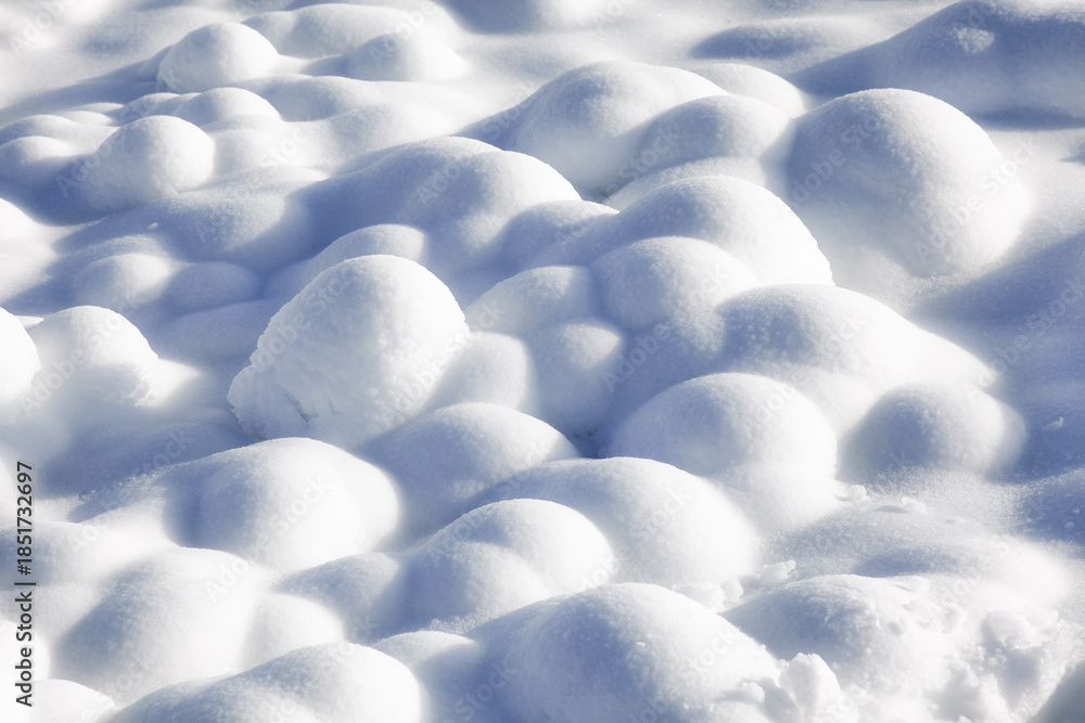 Obraz premium Smooth snowdrifts forming soft natural shapes creating clean winter background texture