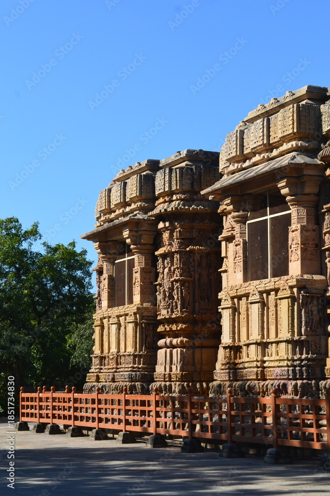 Fototapeta premium Modhera Sun Temple, Gujarat, India – Ancient Hindu Architectural Marvel