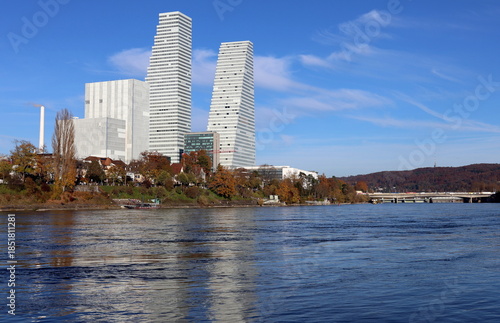 Der Rhein in Basel im Herbst