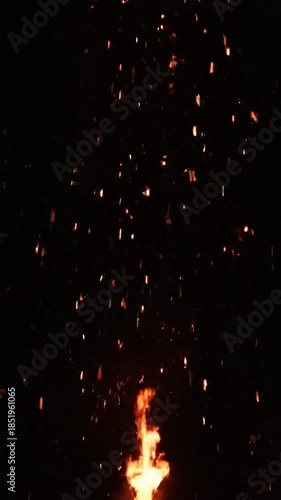 【9:16 縦型】激しく舞い上がる火の粉 4K Dynamic Fire Sparks Loop