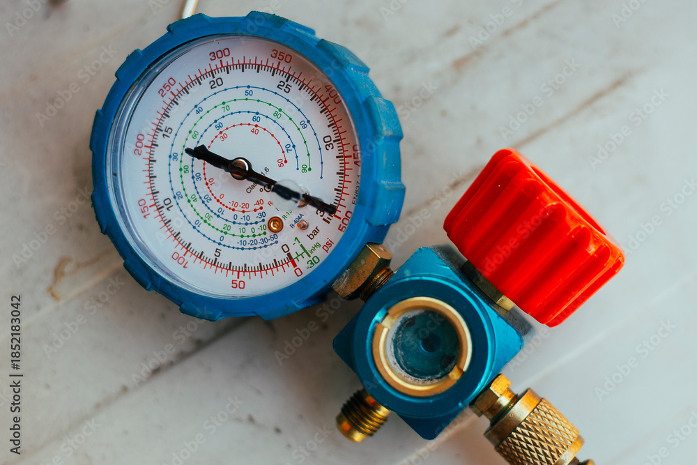 Ταπετσαρία Blue pressure gauge with the arrow pointing at maximum