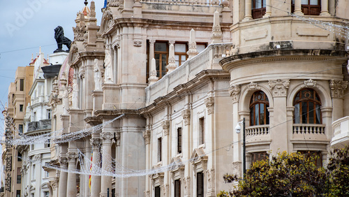 Obraz na plátně fachadas de edificios en valencia, plaza del ayuntamiento