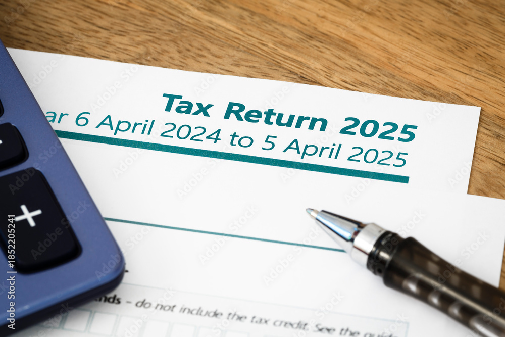 Фотография Tax return form UK 2025