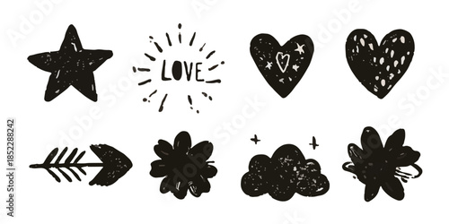 Zestaw ręcznie rysowanych czarnych symboli: gwiazda, serca, strzała, chmura i napis LOVE na przezroczystym tle.