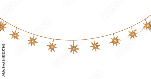 キラキラ輝く星形のガーランドが透明な背景に吊るされた様子、お祝いや装飾に最適