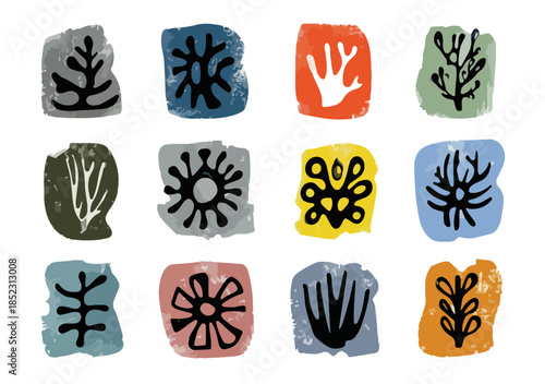 Abstrakte, bunte botanische Formen als Stempelkunst-Muster auf weißem Hintergrund, ideal für Design.