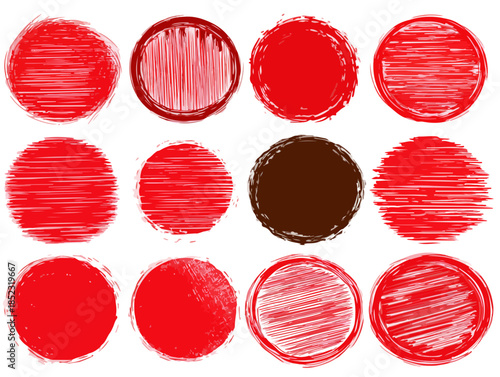 Coleção de doze selos circulares vermelhos riscados, pinceladas com efeito grunge e fundo transparente.