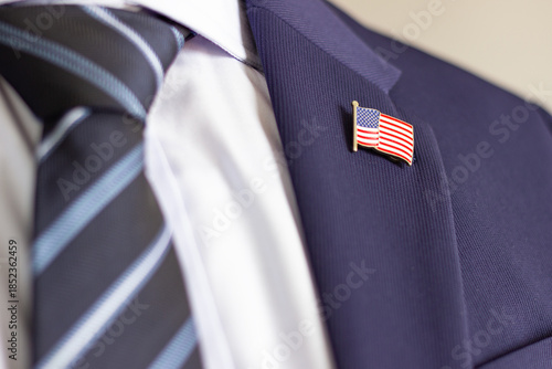 Tableau sur toile American flag pin attached to suit lapel