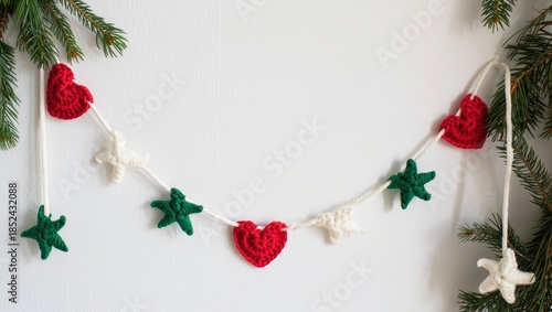 Handmade Christmas Garland with Red Hearts and Green Stars, Cozy Holiday Wall Decor for Festive Home & Seasonal Branding