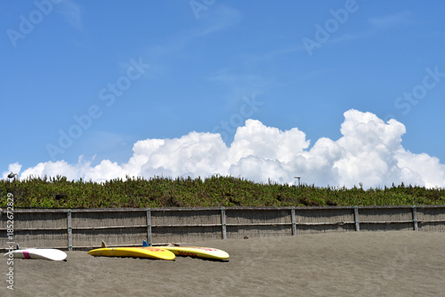 辻堂海岸に広がる夏の雲