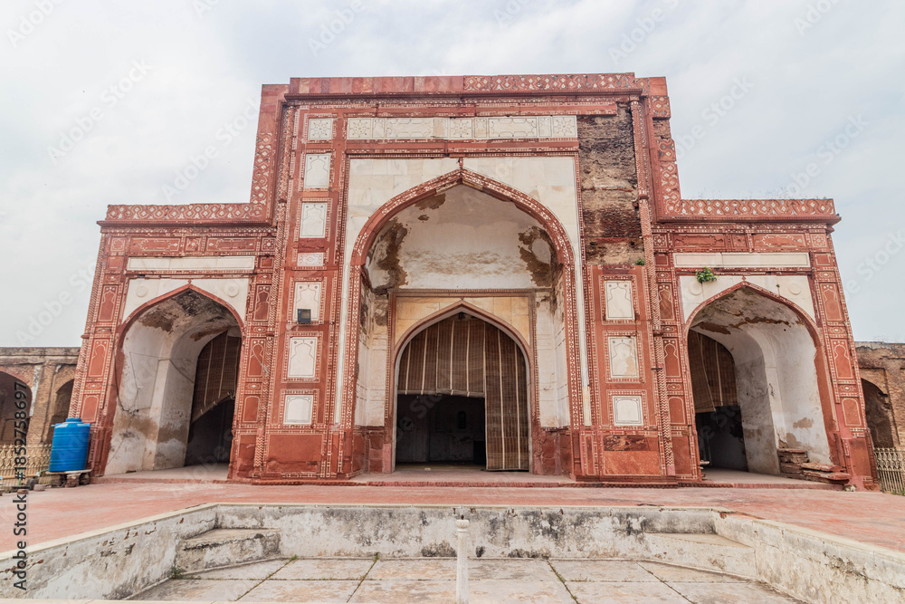 Fototapeta premium Janahir Tomb mosque in Lahore, Pakistan