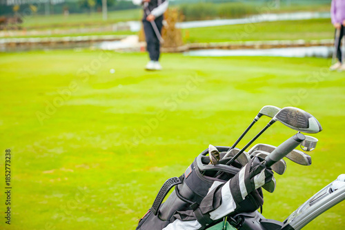 Bag for golf set club on course