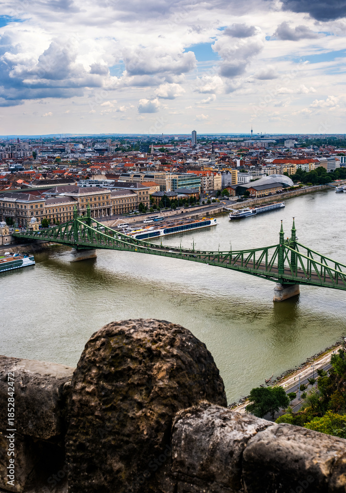 Obraz premium Beautiful View Of The City Center With Freedom Bridge In Budapest, And View From Buda Castle