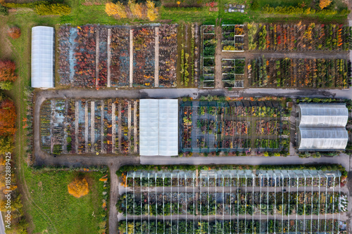 Une vue aérienne d'un jardinerie pépiniériste