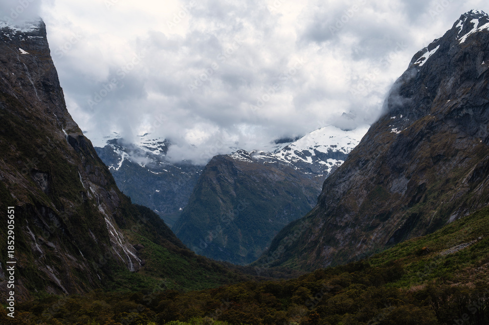 Obraz premium 1855 lookout, Milford Sound, Fiordland National Park, South Island, New Zealand