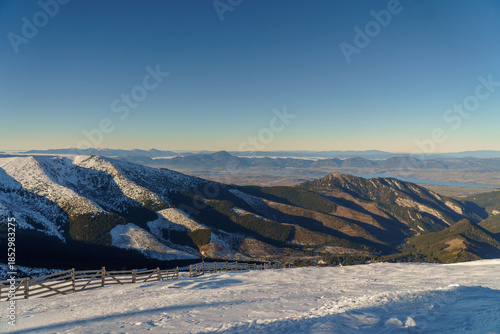 Widoki na Tatry Niżne z góry Jasna Chopok w Słowacja